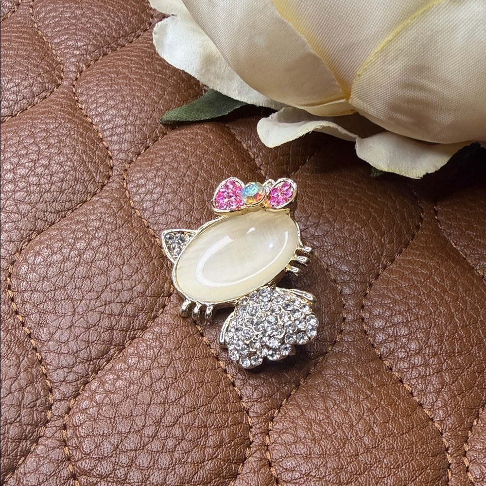 Charming Silver and Pink Cat Brooch